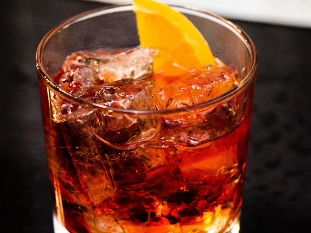 Η κατανάλωση αλκοόλ μετά τα 50 κρύβει πολλές προκλήσεις και κινδύνους. Τους γνωρίζεις;